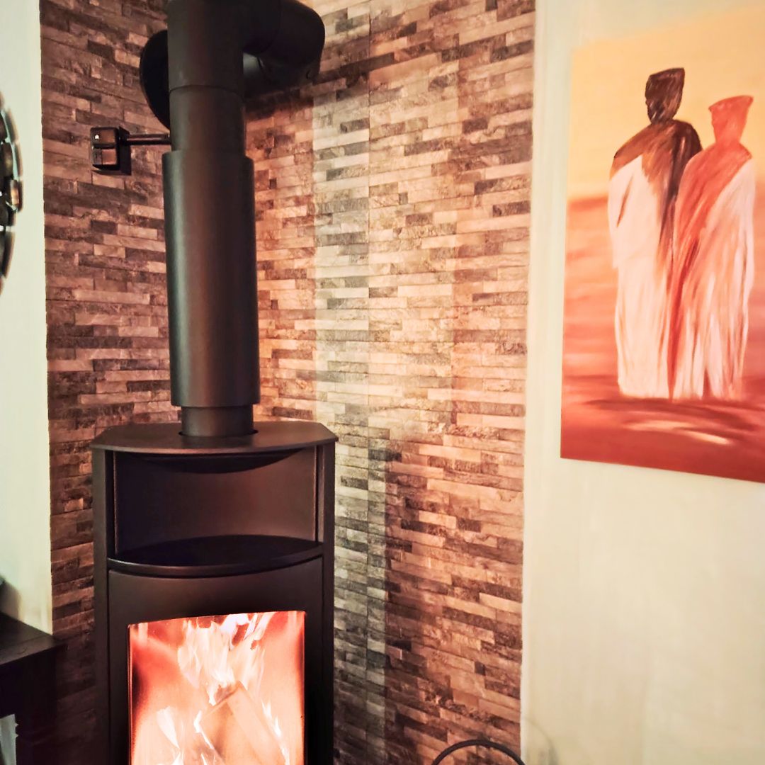 Ofenbild_mit_feistehendem_Ofenrohr