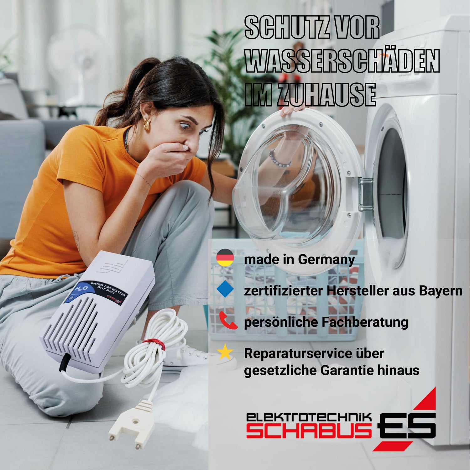 Frau vor geöffneter Waschmaschine mit Wasser- und Schaumpfütze am Boden, überrascht blickend mit Hand vor dem Mund. Heller Hauswirtschaftsraum in Grau- und Blautönen mit Wäschekorb im Hintergrund – Symbolbild für Wasserschäden im Zuhause und frühzeitige Wasserwarnung.